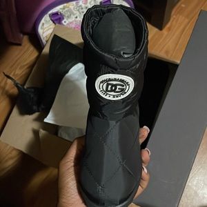 I’m selling some dolce & gabbana boots my son can’t fit these are too small
